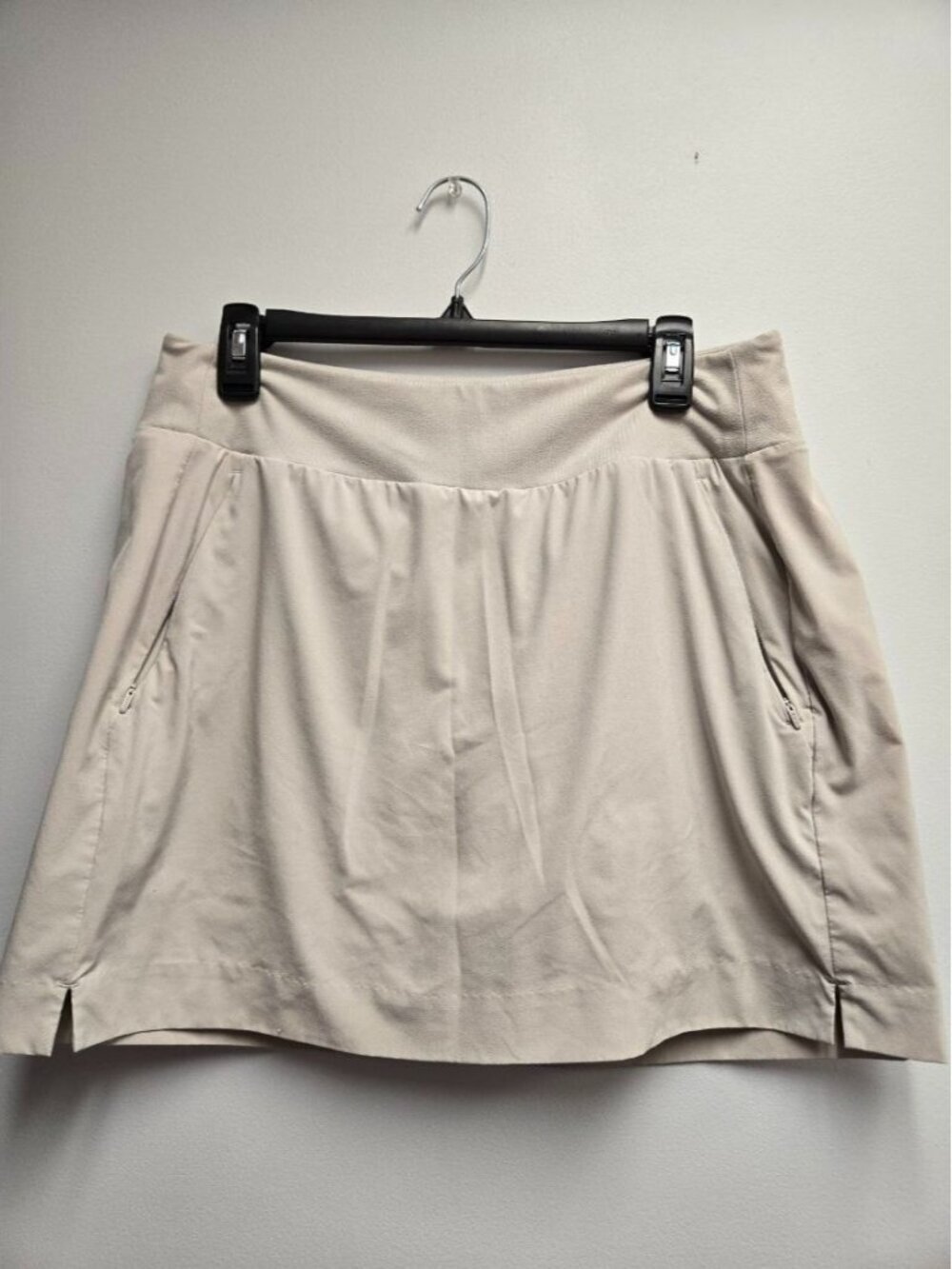 Athleta Soho Skort Womens 12 Beige Tan Khaki Travel Golf Tennis Pickleball Mini